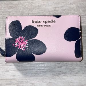 Kate Spade (Medium Bifold Wallet “Grand Floral)